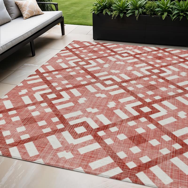 HomeRoots Geometric Transitional Rectangle Outdoor Rug - 5' X 8'