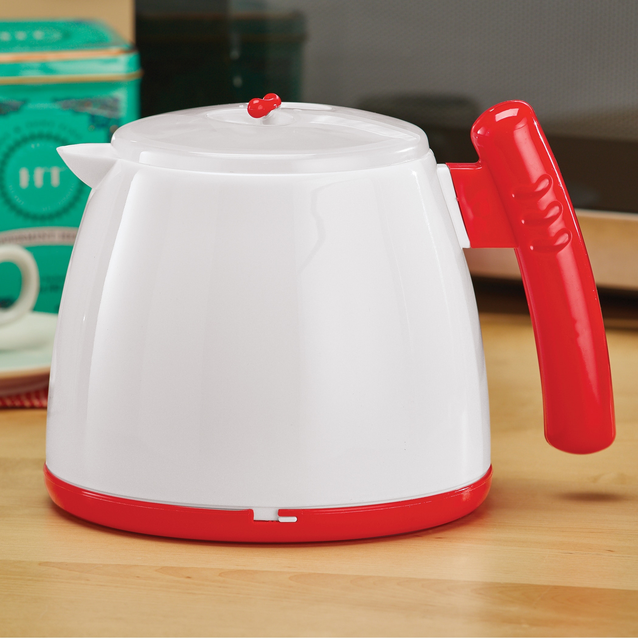 Insulated kettle outlet