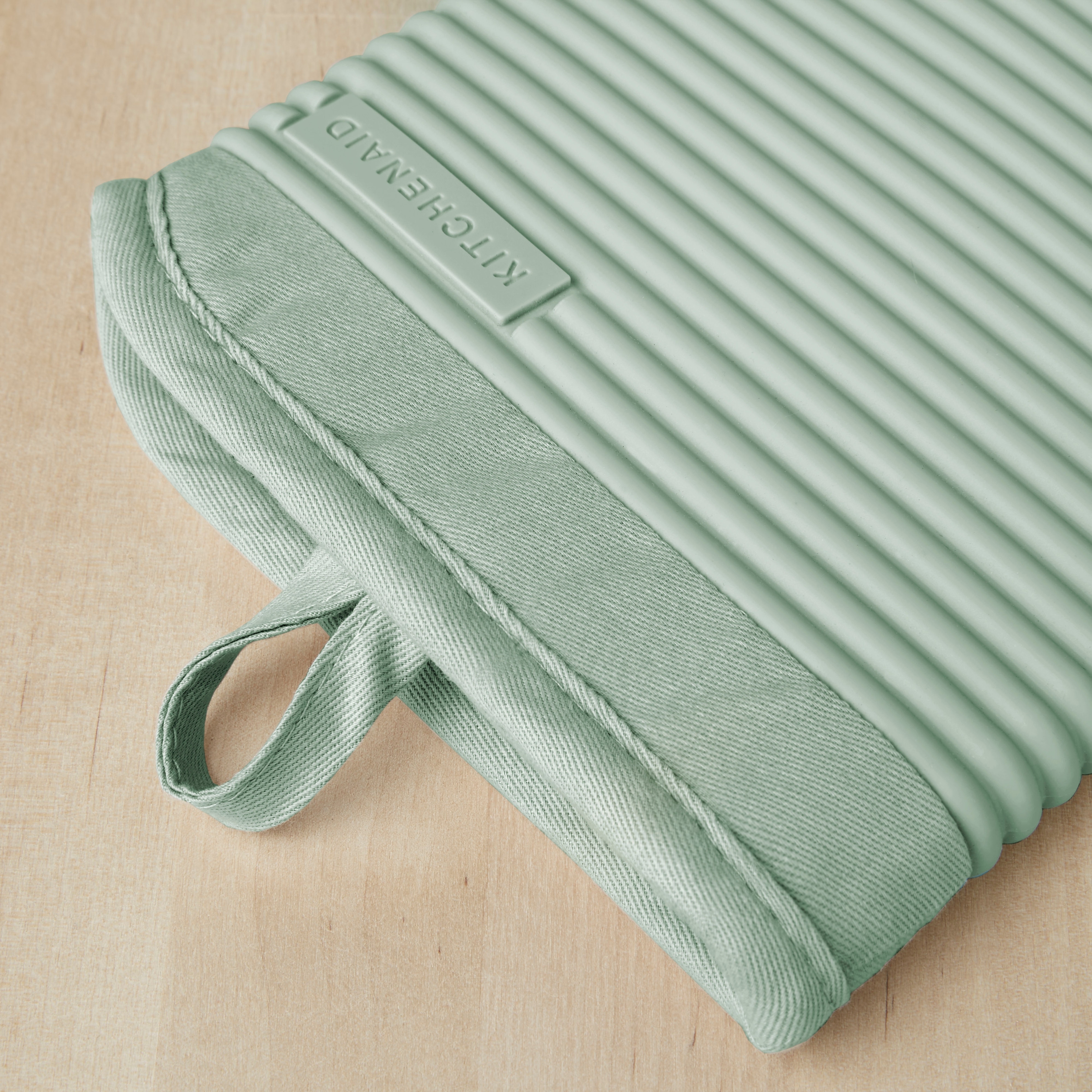 KitchenAid 2-Pack Cotton Solid Any Occasion Oven Mitt Set in the Kitchen  Towels department at