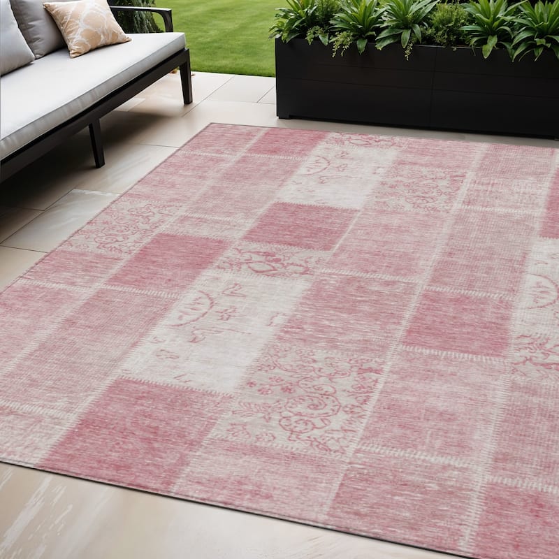 HomeRoots Patchwork Traditional Rectangle Outdoor Rug - 5' X 8'