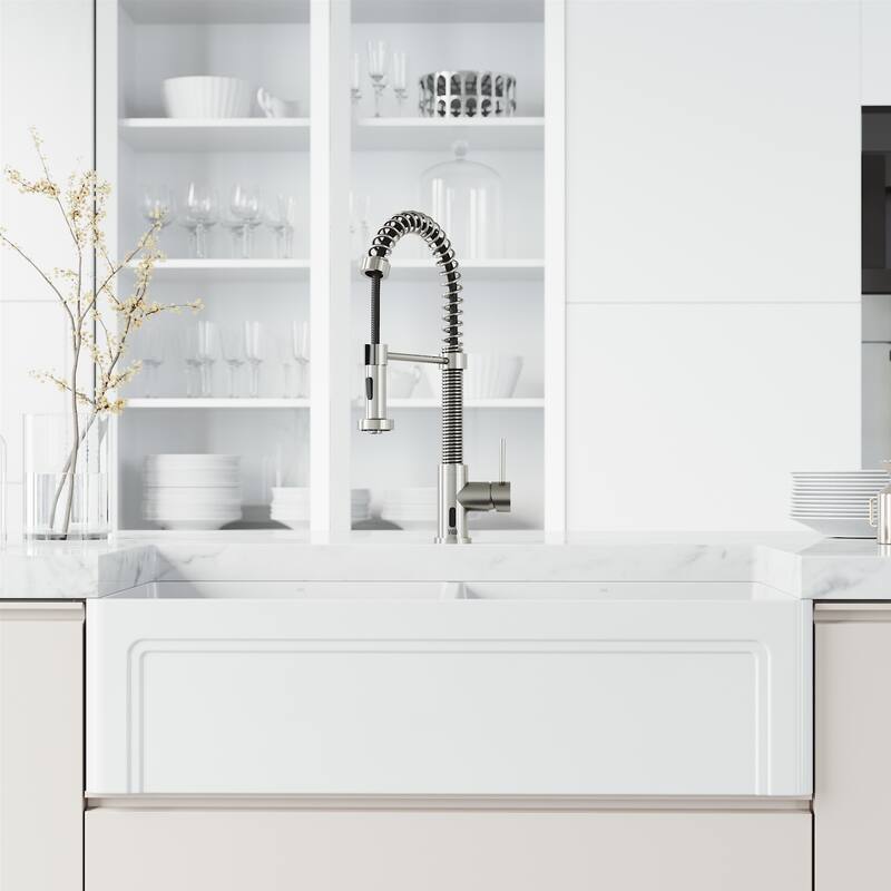 VIGO Edison 19" H Single Handle Pull-Down Sprayer Kitchen Faucet Set with Touchless Sensor