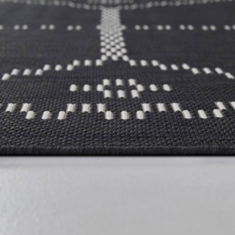 Everson Transitional Patio Indoor/Outdoor Area Rug