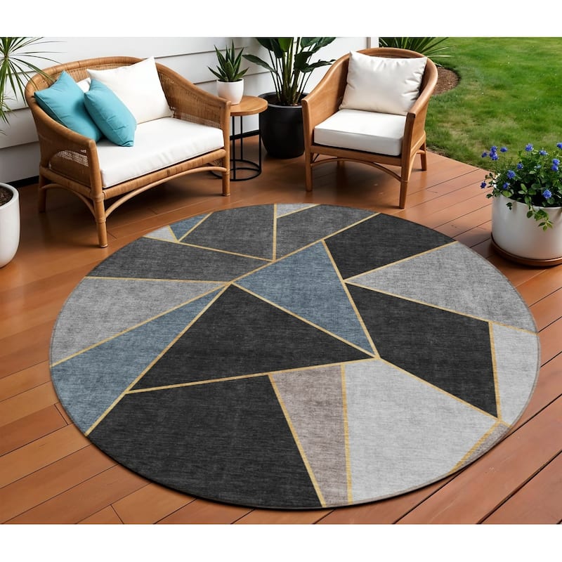 HomeRoots Geometric Transitional Rectangle Outdoor Rug - 8' Round
