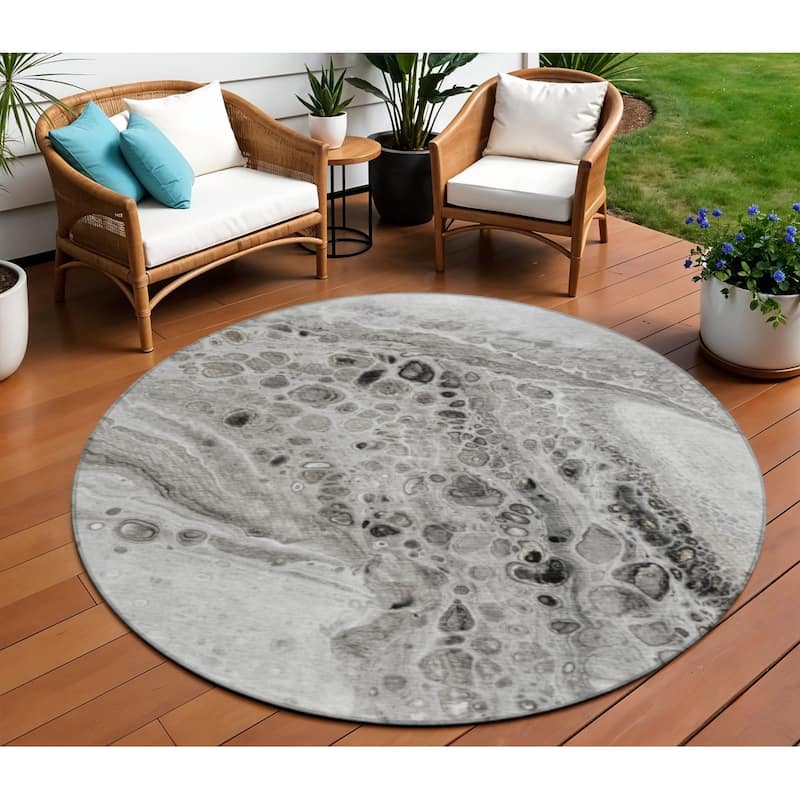 HomeRoots Abstract Transitional Rectangle Outdoor Rug - 8' Round