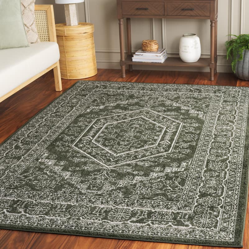 SAFAVIEH Adirondack Sian Rustic Oriental Medallion Rug - 6' x 8' - Dark Green/Ivory