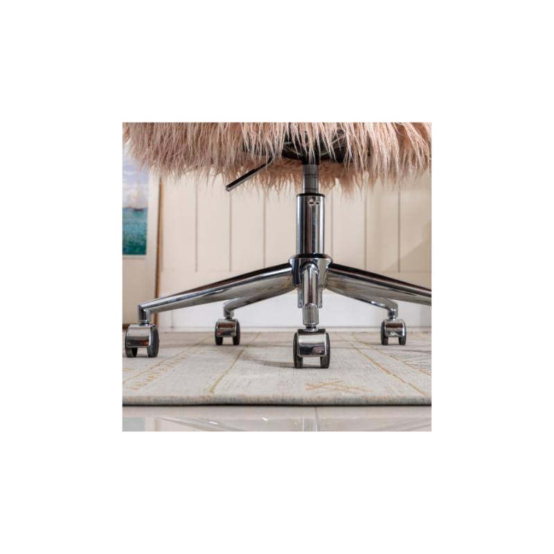 Modern Faux fur home office chair in Pink