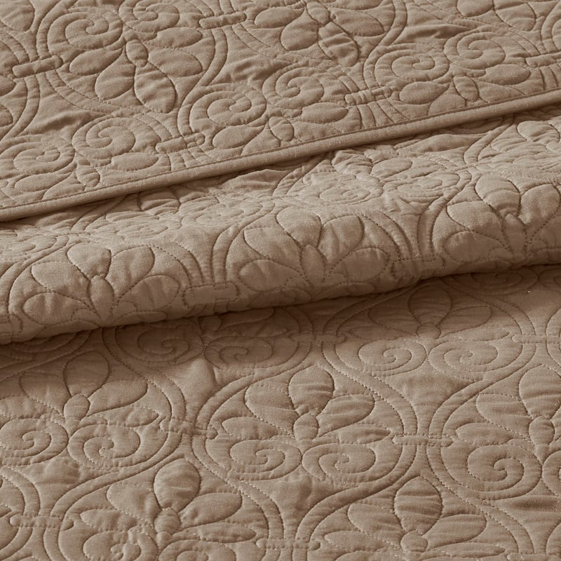 Madison Park Mansfield Reversible Oversized 3-piece Solid Texture Bedspread Quilt Set with Matching Shams
