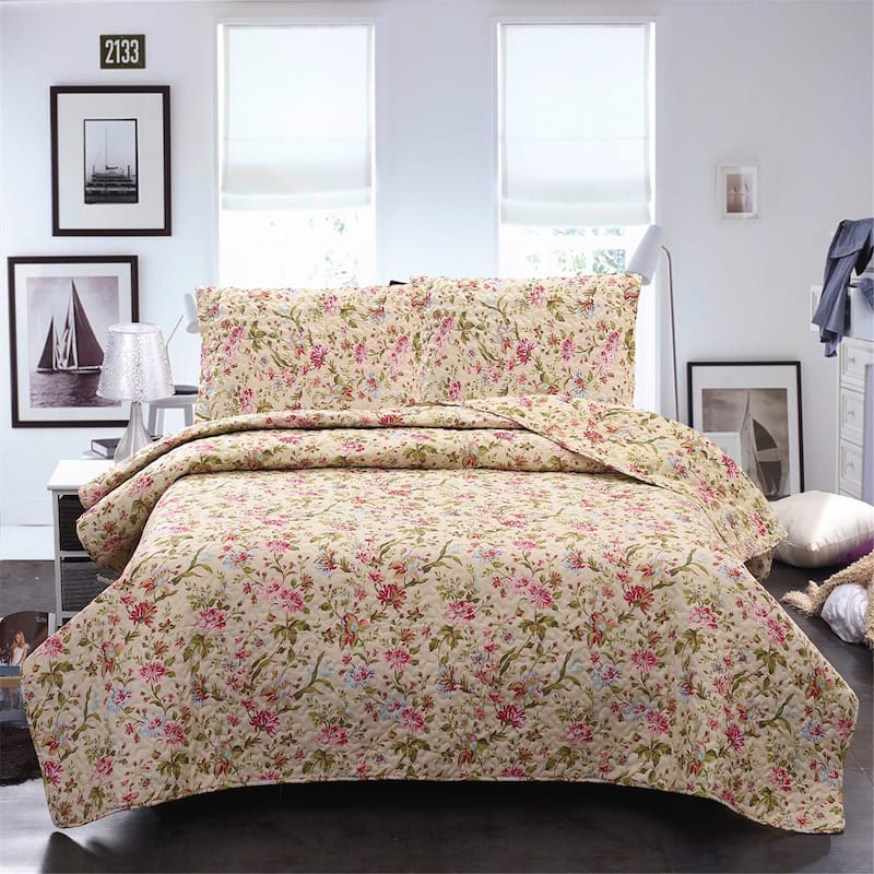 3 Piece Retro Printed Reversible Quilt Set