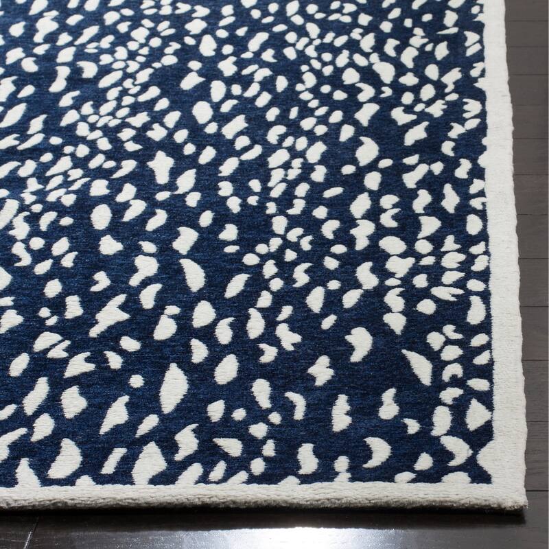 SAFAVIEH Handmade Marbella Goril Modern Polyester Rug
