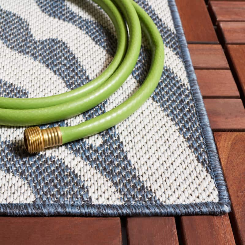 SAFAVIEH Bermuda Edeline Geometric Indoor/Outdoor Waterproof Rug