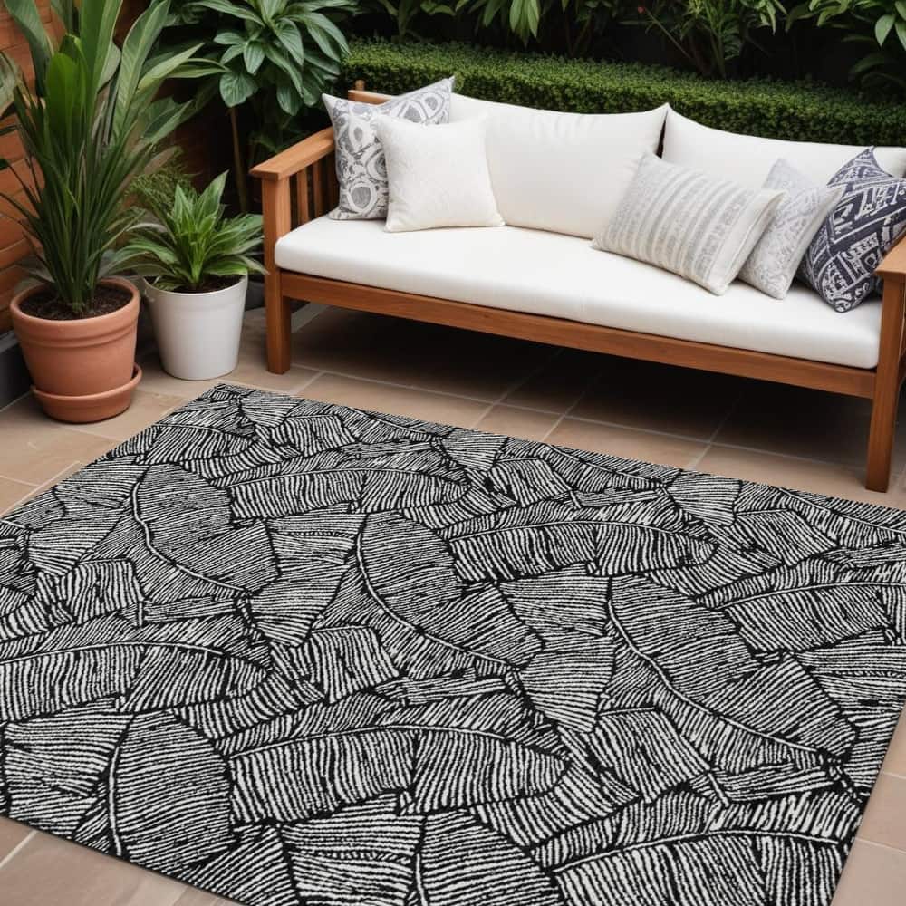 HomeRoots Floral Transitional Rectangle Outdoor Rug