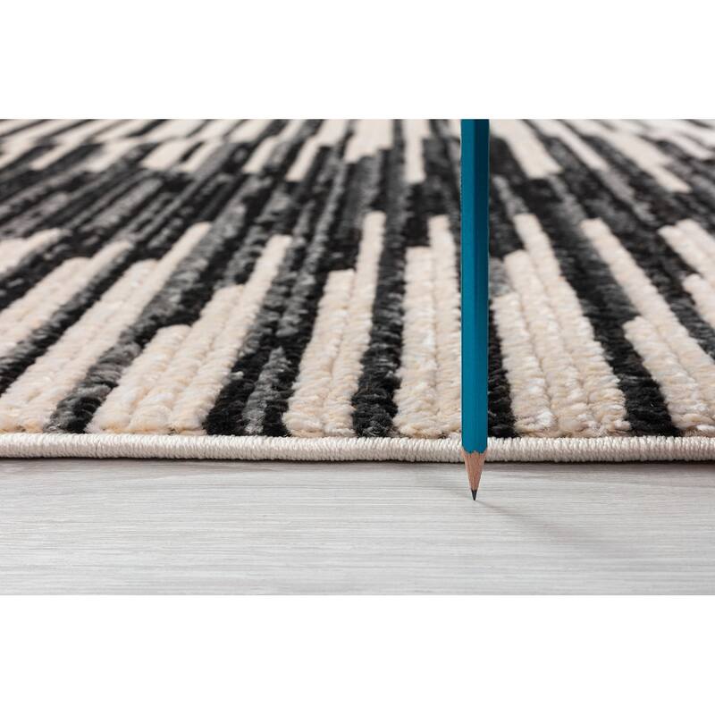 Juniper Collection Black Machine Made Indoor Area Rug