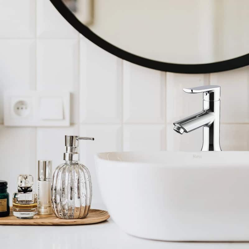 Single Handle Lavatory faucet in Polished Chrome Finish