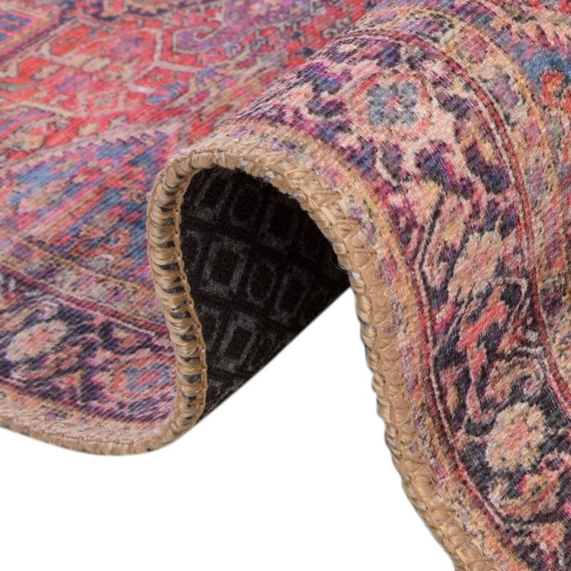 Traditional Rine Collection Area Rug