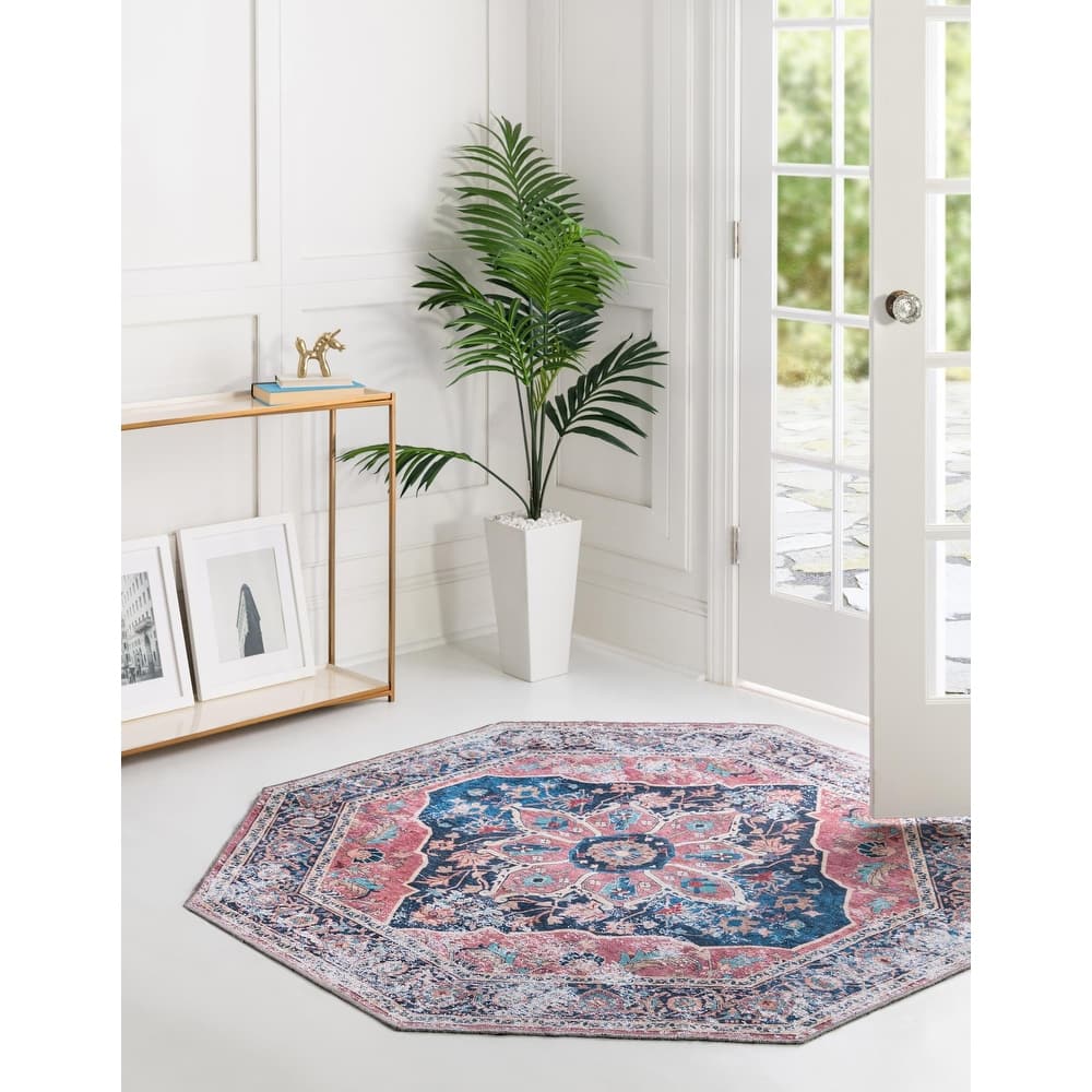 Traditional Tira Collection Area Rug