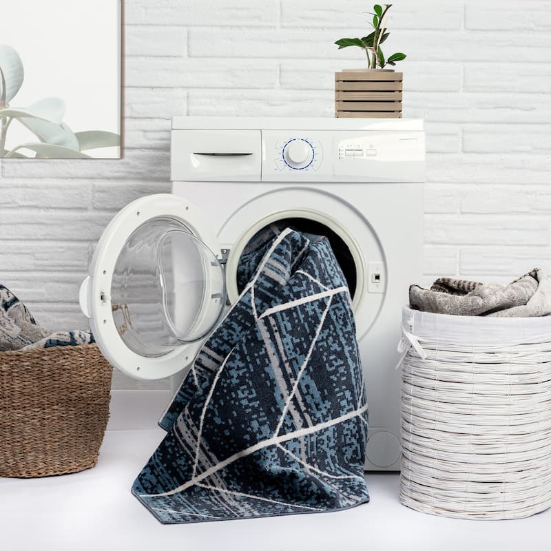 Everwash Treasure Arrow Modern Geometric Machine Washable Area Rug, Navy Blue/Grey