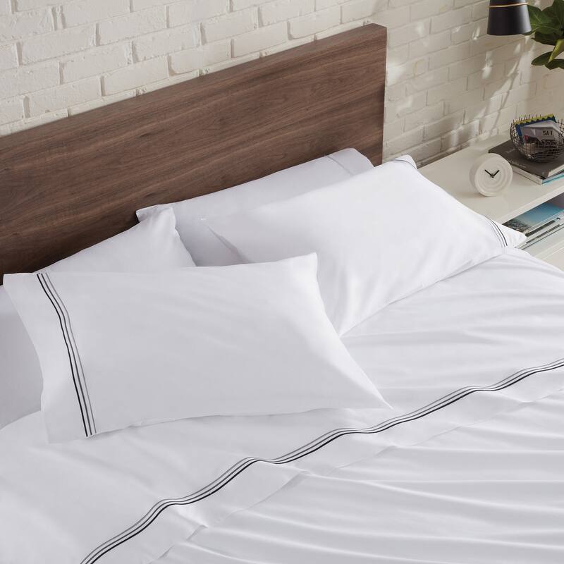 Aston & Arden 600 Thread Count Cotton Sateen Sheet Set