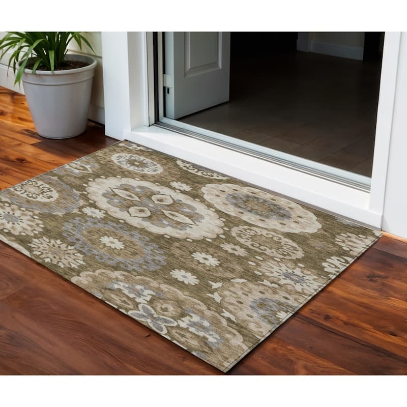 HomeRoots Floral Medallion Transitional Rectangle Outdoor Rug - 3' x 5'