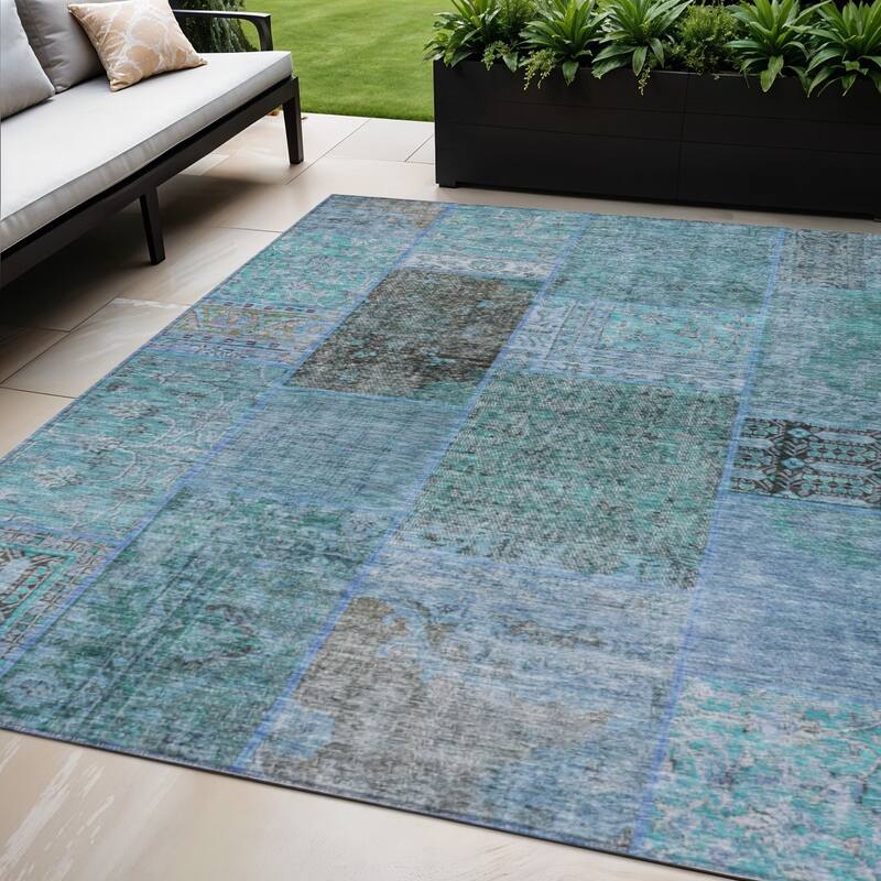 HomeRoots Patchwork Transitional Rectangle Outdoor Rug - 5' X 8'
