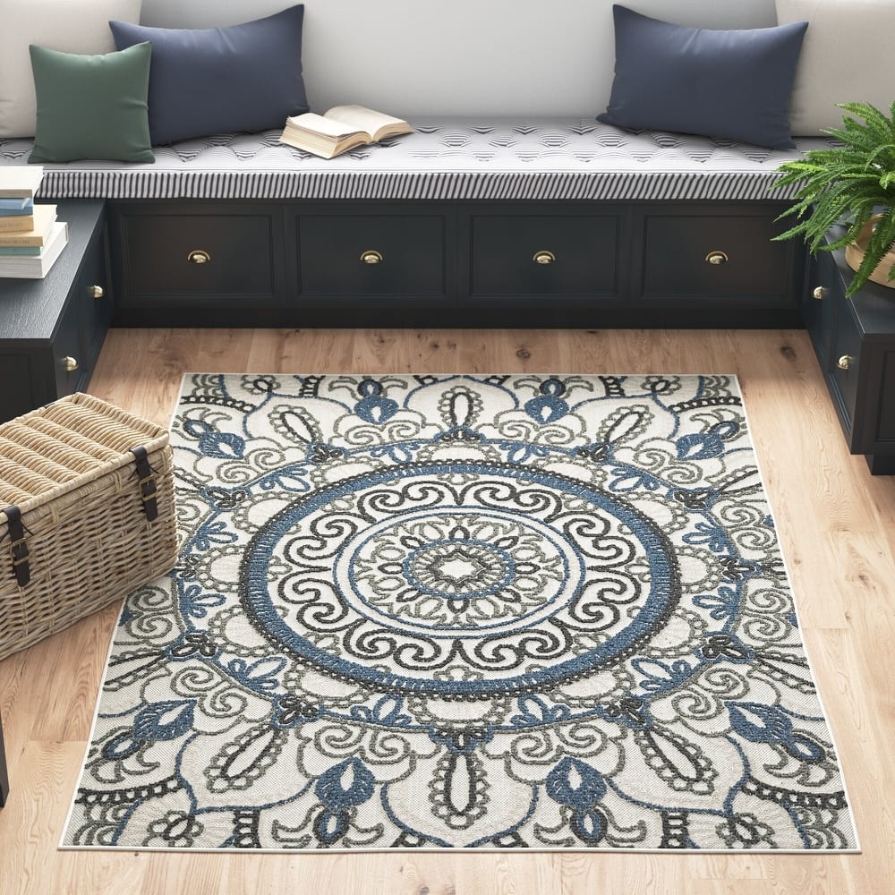 Vista Home Talcot Bohemian Medallion Gray/Blue Indoor-Outdoor Area Rug