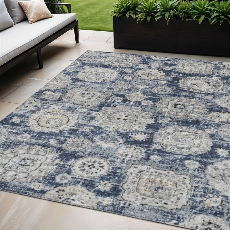 HomeRoots Floral Transitional Rectangle Outdoor Rug - 5' X 8'