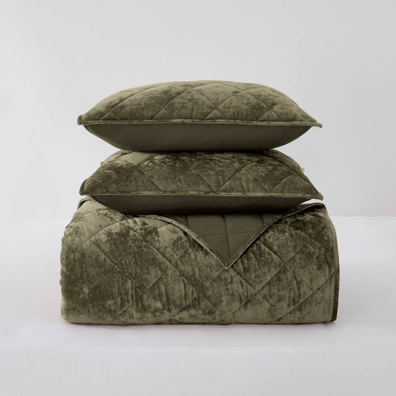 Wonderful Diamond Velvet 3 Piece Quilt Set