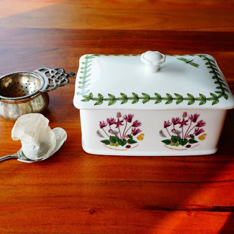 Portmeirion Botanic Garden Covered Treasure Box - 6" L x 3.5" W
