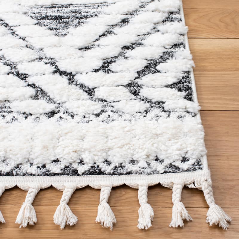 SAFAVIEH Moroccan Tassel Shag Antonina 2-inch Thick Rug