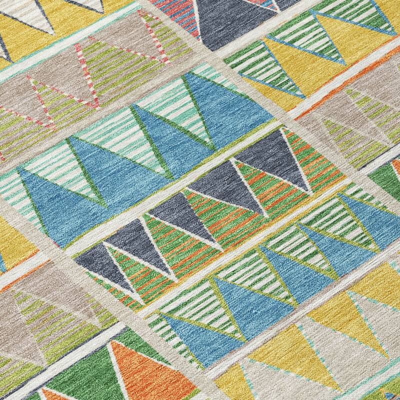 Machine Washable Indoor/Outdoor Casual Pennant Chantille Rug