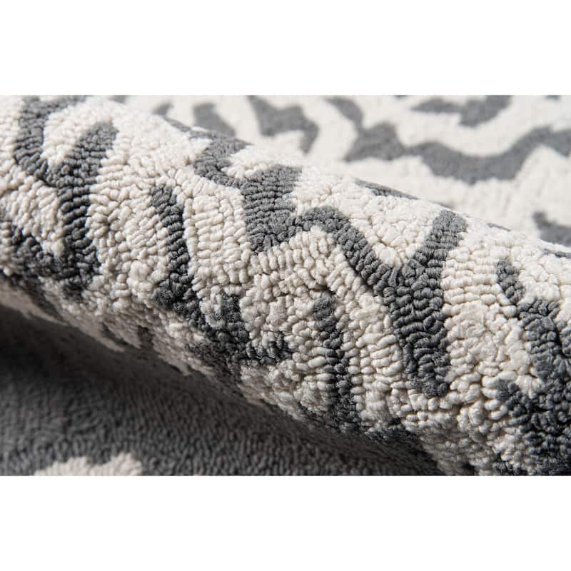 Momeni Veranda Hand Hooked Contemporary Damask Indoor Outdoor Rug