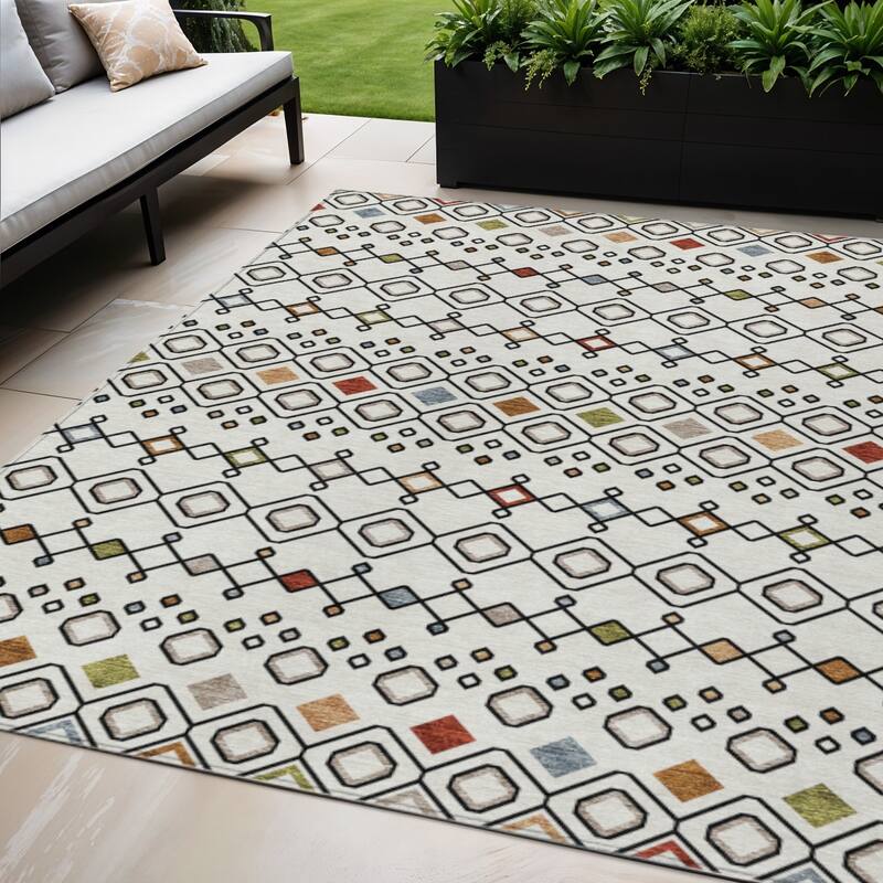 HomeRoots Geometric Modern Rectangle Outdoor Rug - 5' X 8'
