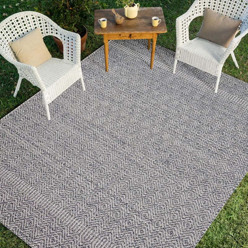 Alexander Home Denise Diamond Textured Indoor / Outdoor Area Rug - 2'7" x 10'0" - Denim/ Grey
