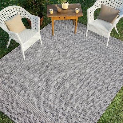 Alexander Home Denise Diamond Textured Indoor / Outdoor Area Rug