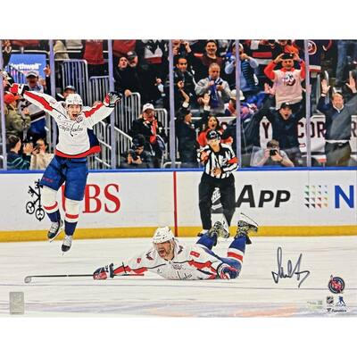 Alexander Ovechkin Autographed Washington Capitals Signed 16x20 Hockey Photo 895 Goal Breaks Wayne Gretzky's NFL Authentic COA