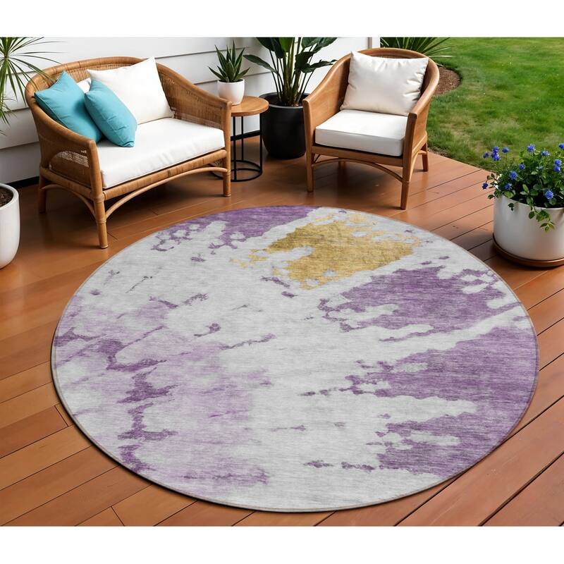 HomeRoots Abstract Transitional Rectangle Outdoor Rug - 8' Round