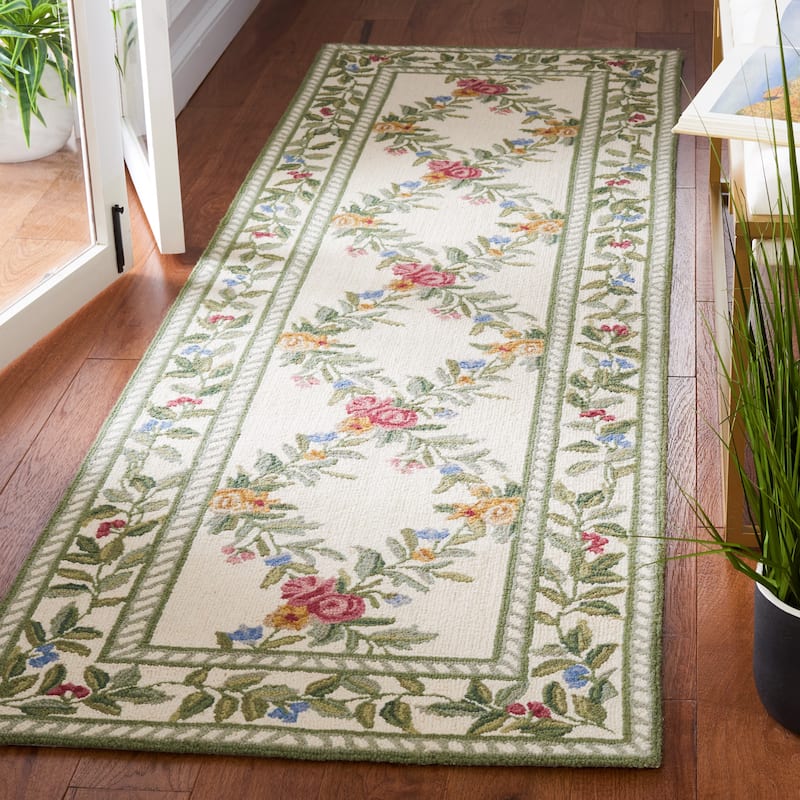 SAFAVIEH Handmade Chelsea Gulser Trellis French Country Wool Rug - 2'6" x 8' Runner - Ivory