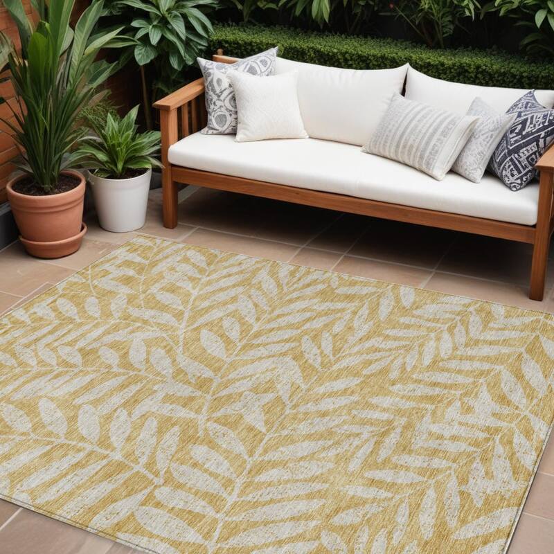 HomeRoots Floral Transitional Rectangle Outdoor Rug - 8' X 10'