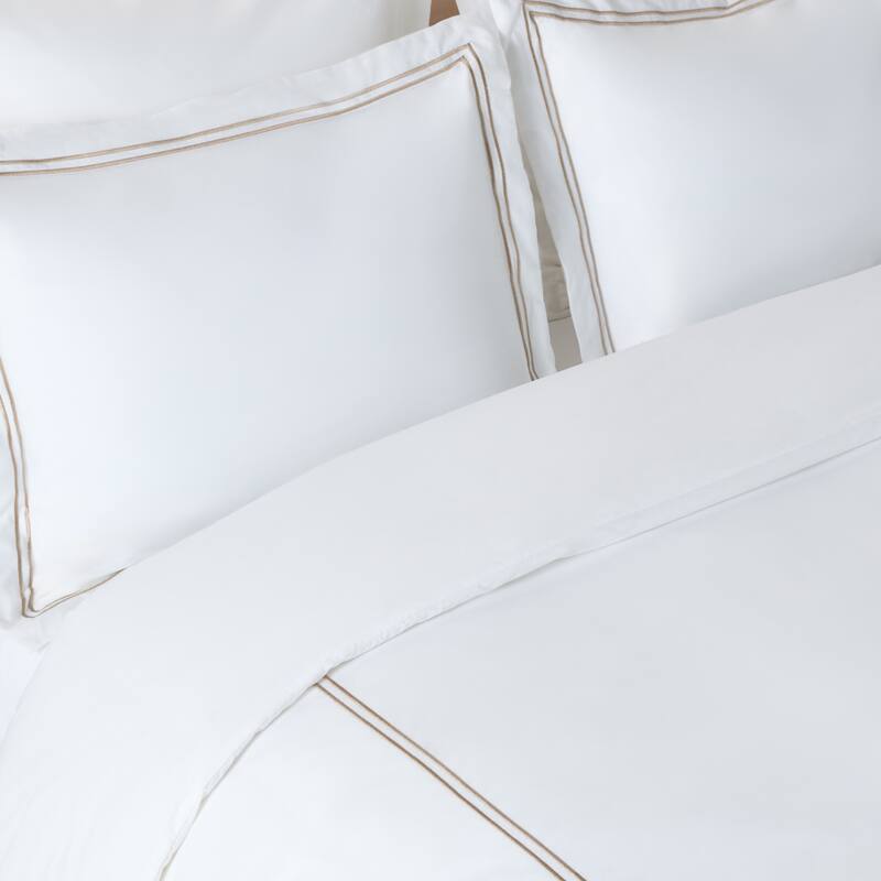 SAFAVIEH Home Hotel Collection 2-Line Embroidered 300Tc Percale 3-piece Duvet Cover Set
