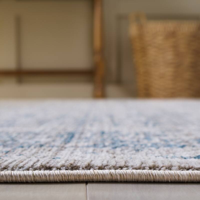 Martha Stewart by SAFAVIEH Whitney Safia Traditional Rug