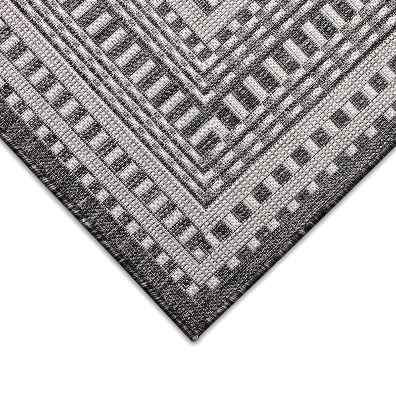 Liora Manne Malibu Etched Border Indoor/Outdoor Rug