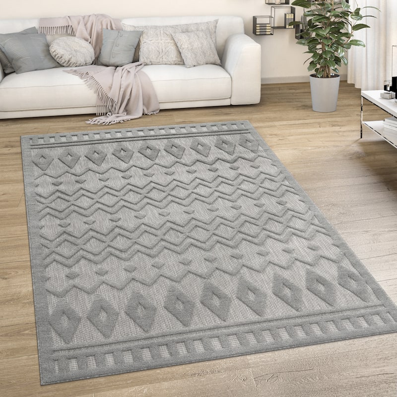 Indoor & Outdoor Rug With Geometric Trellis High-Low Pattern