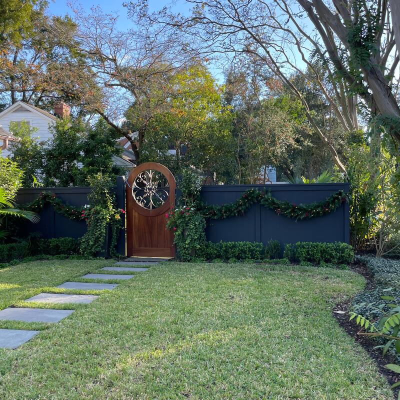 Plymouth Garland with Dual Color Lights - Battery Operated