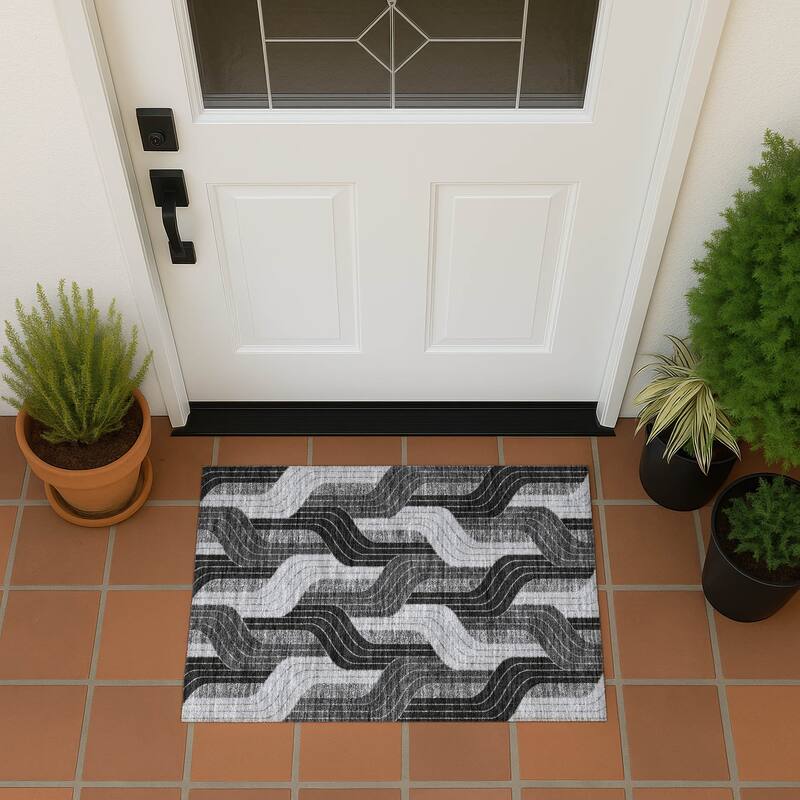 Machine Washable Indoor/ Outdoor Modern Pathway Chantille Rug - Black - 1'8" x 2'6"