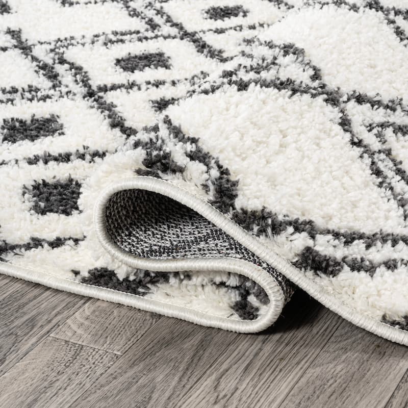 JONATHAN Y Sura Moroccan Diamond Shag Area Rug