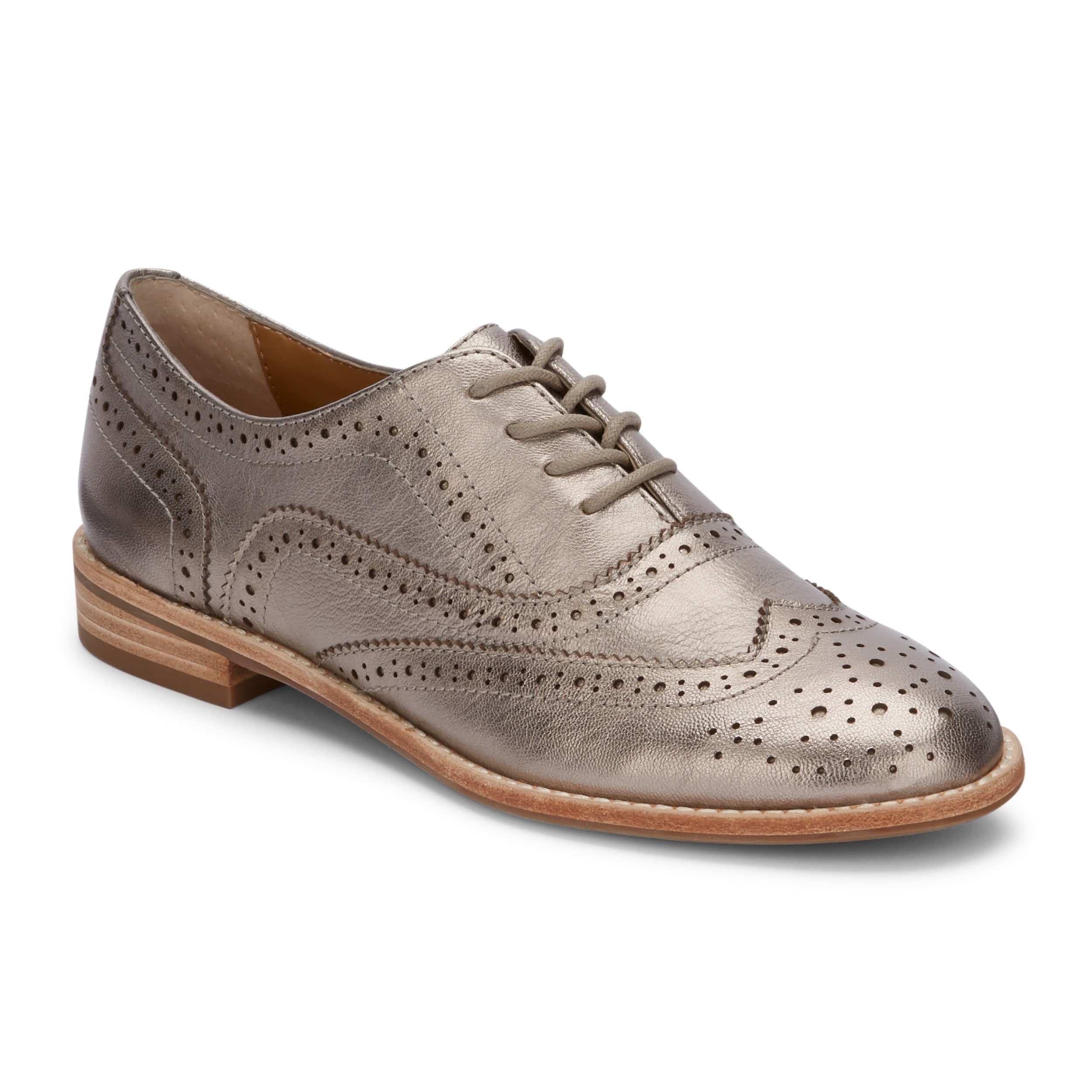 bass wingtip shoes