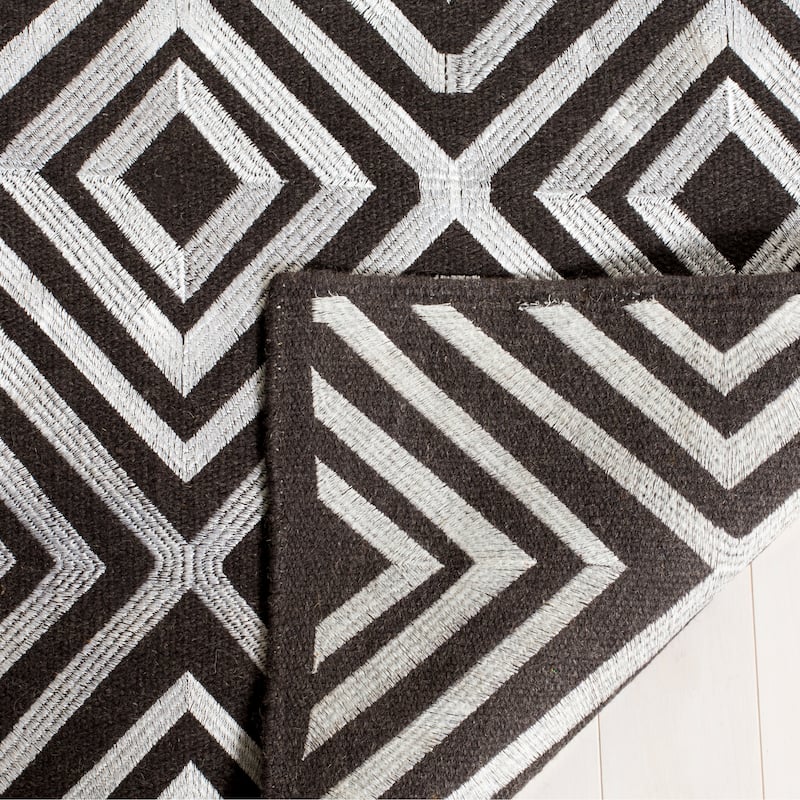 SAFAVIEH Handmade Flatweave Kilim Sevala Wool Rug