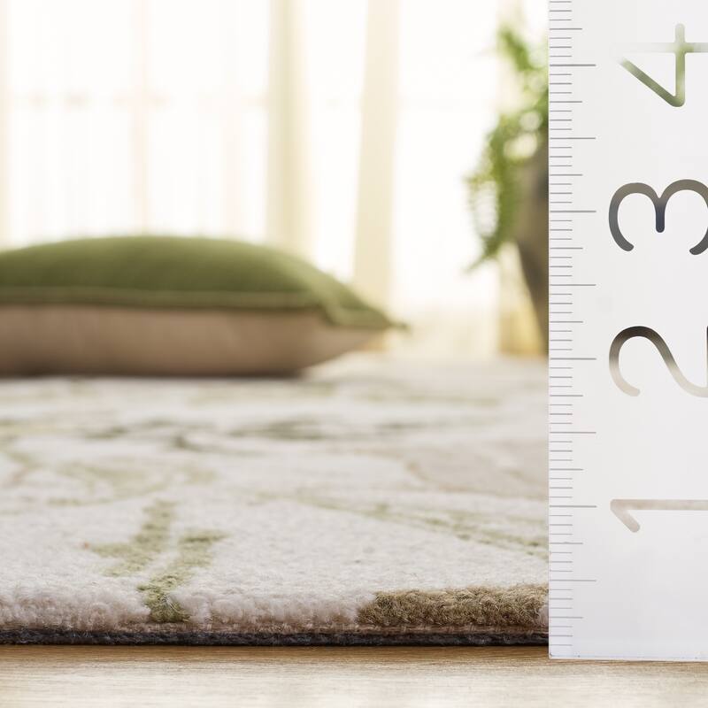 SAFAVIEH Handmade Jardin Jarka Floral Wool Rug