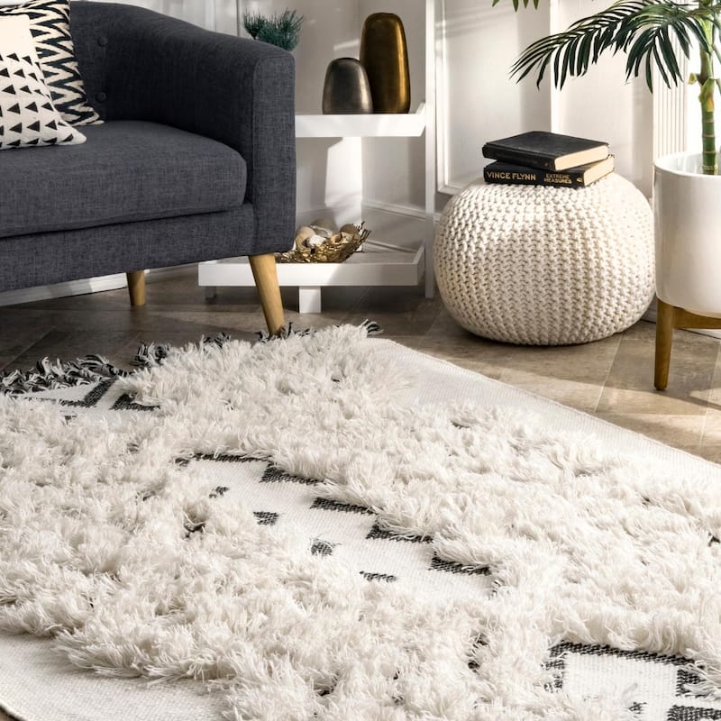 Nuloom Geometric Zariah Shaggy Chevrons Area Rug