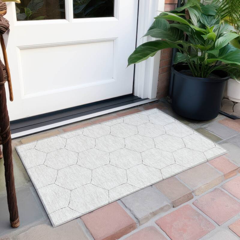 Machine Washable Indoor/ Outdoor Mosaic Geo Chantille Rug
