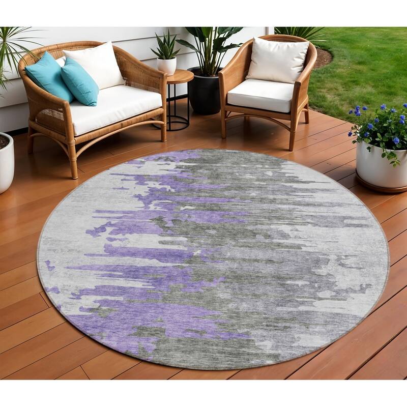 HomeRoots Abstract Transitional Rectangle Outdoor Rug - 8' Round